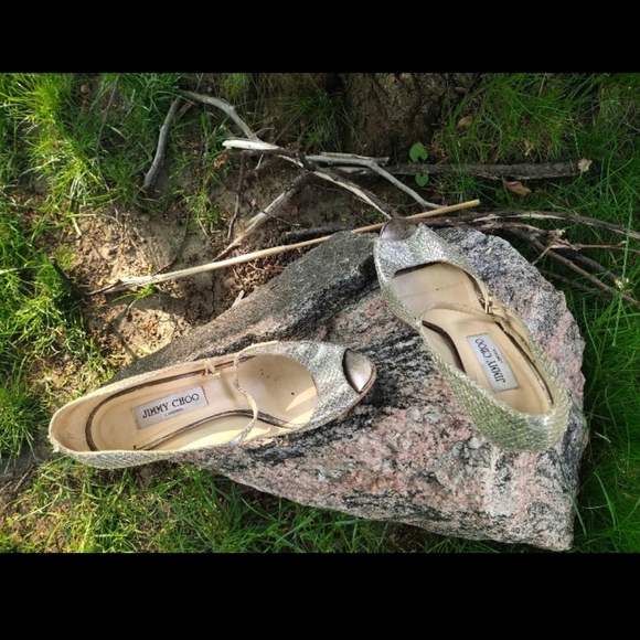 Jimmy Choo Silver Keyhole Accent Pumps - Picture 2 of 5